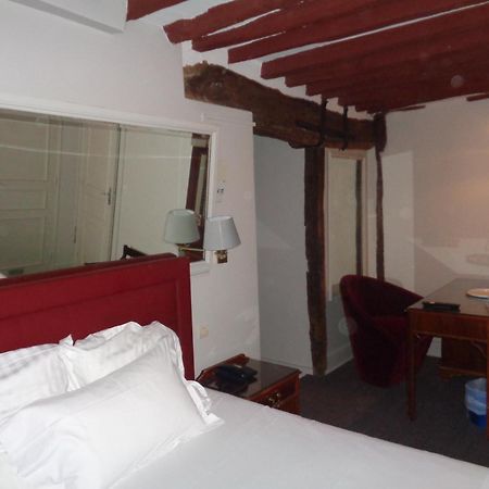Hotel Les Degres De Notre Dame ปารีส ภายนอก รูปภาพ