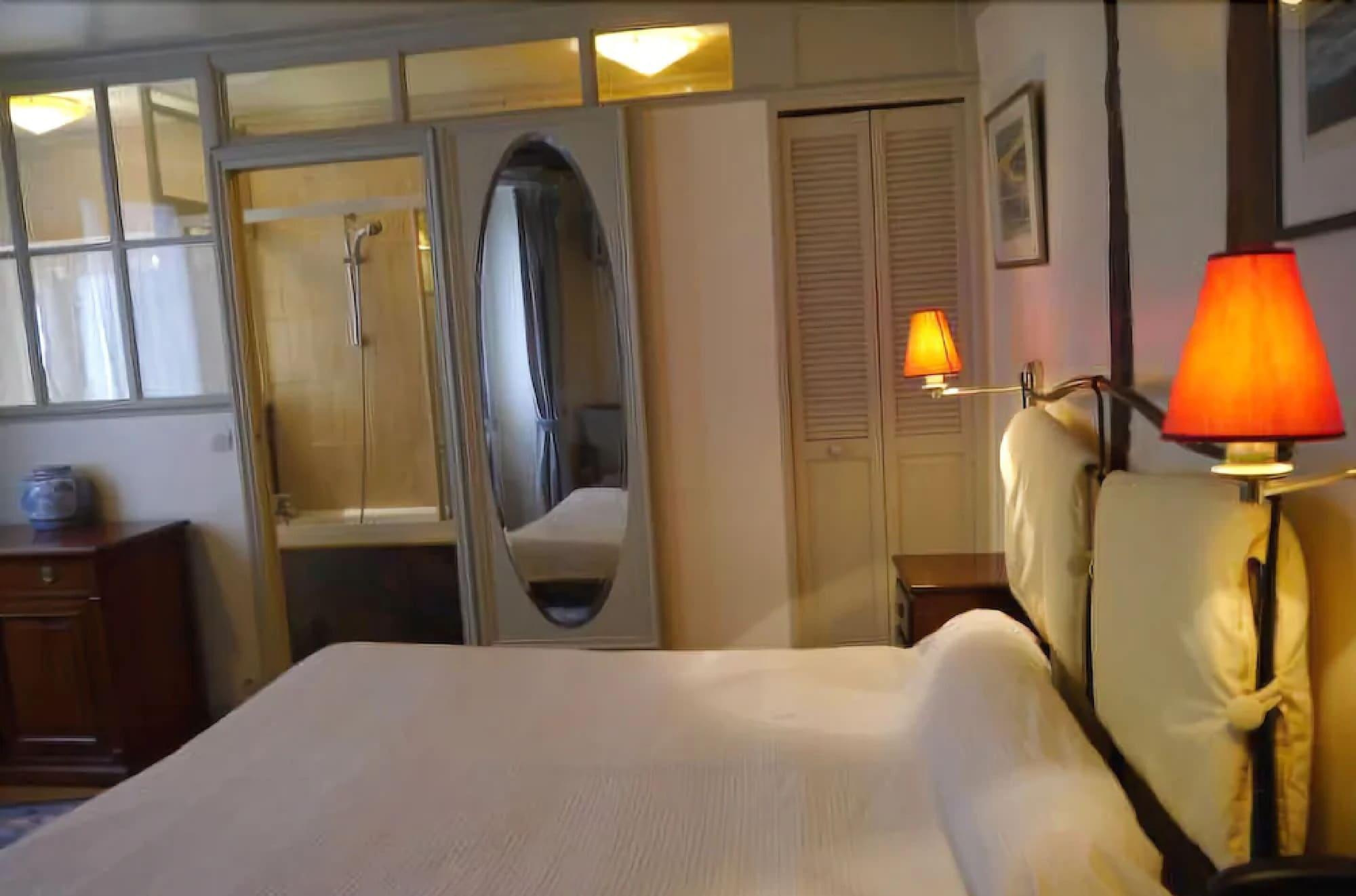 Hotel Les Degres De Notre Dame ปารีส ภายนอก รูปภาพ