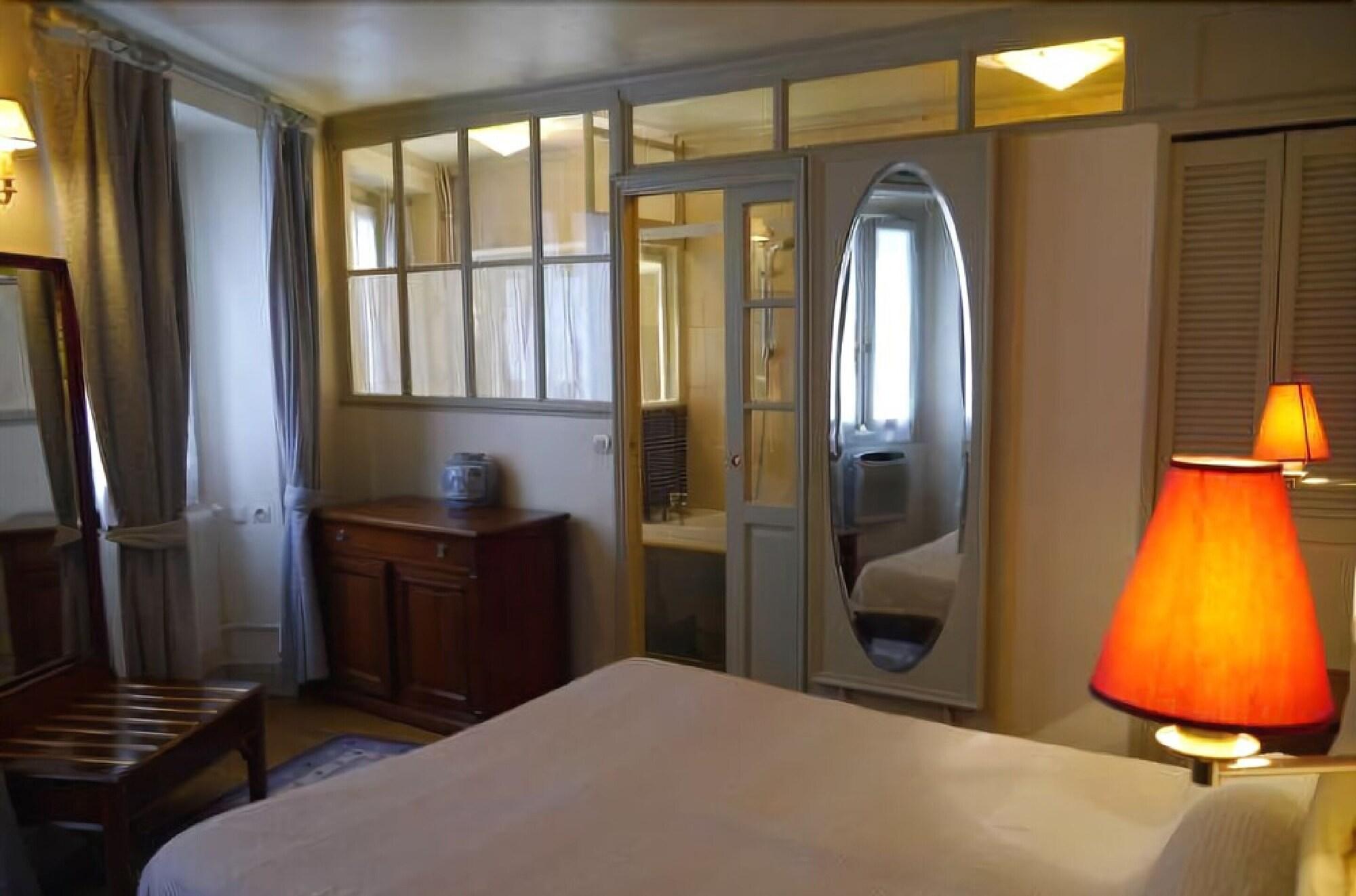 Hotel Les Degres De Notre Dame ปารีส ภายนอก รูปภาพ