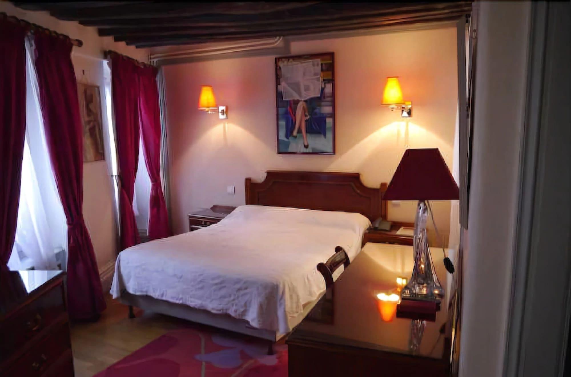 Hotel Les Degres De Notre Dame ปารีส ภายนอก รูปภาพ