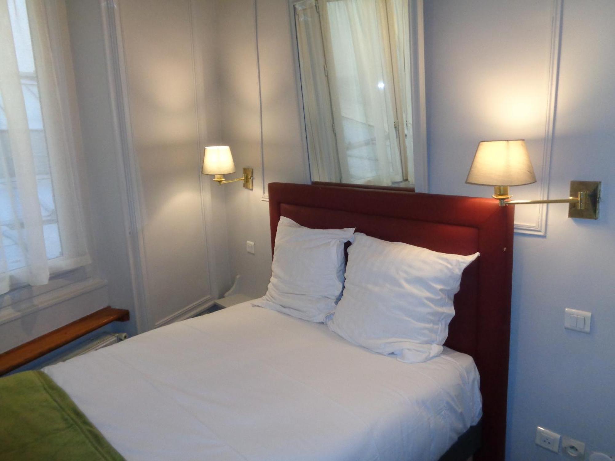 Hotel Les Degres De Notre Dame ปารีส ภายนอก รูปภาพ