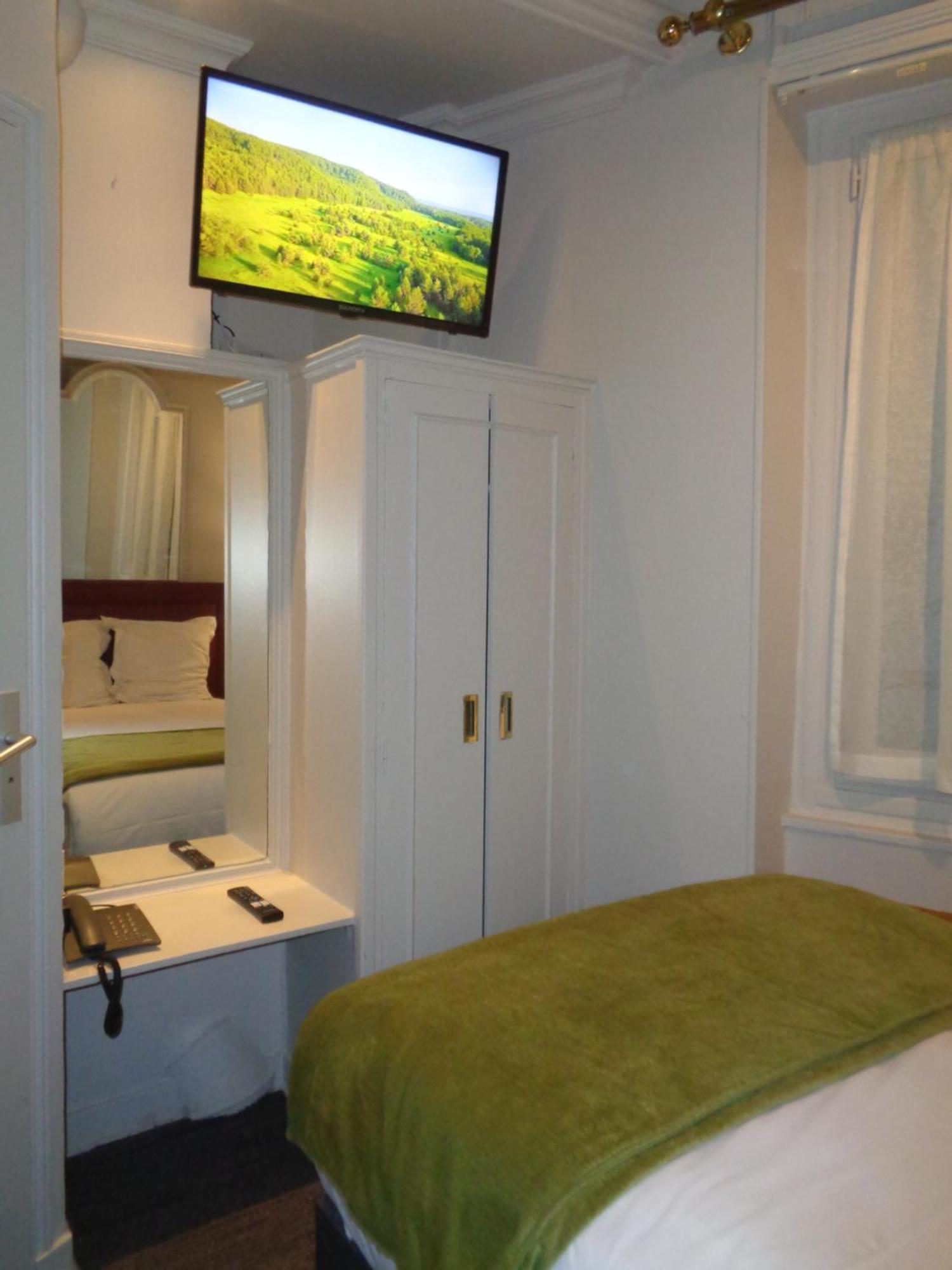 Hotel Les Degres De Notre Dame ปารีส ภายนอก รูปภาพ