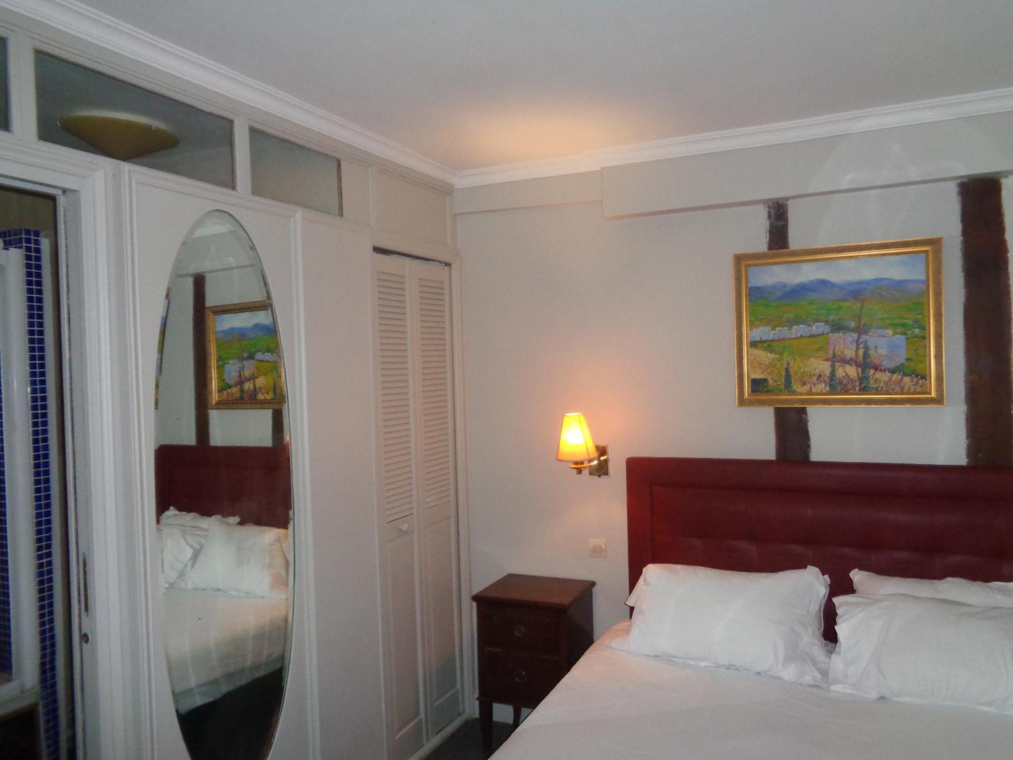 Hotel Les Degres De Notre Dame ปารีส ภายนอก รูปภาพ