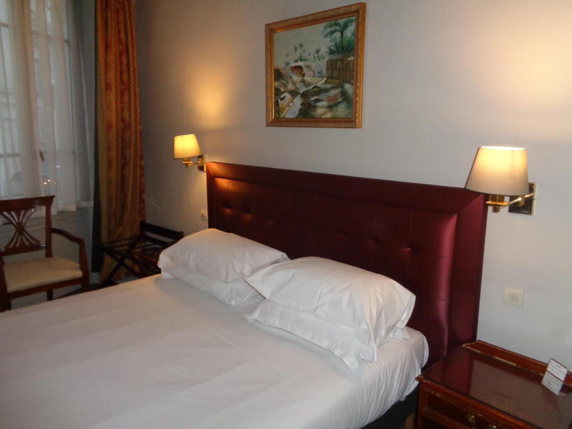 Hotel Les Degres De Notre Dame ปารีส ภายนอก รูปภาพ