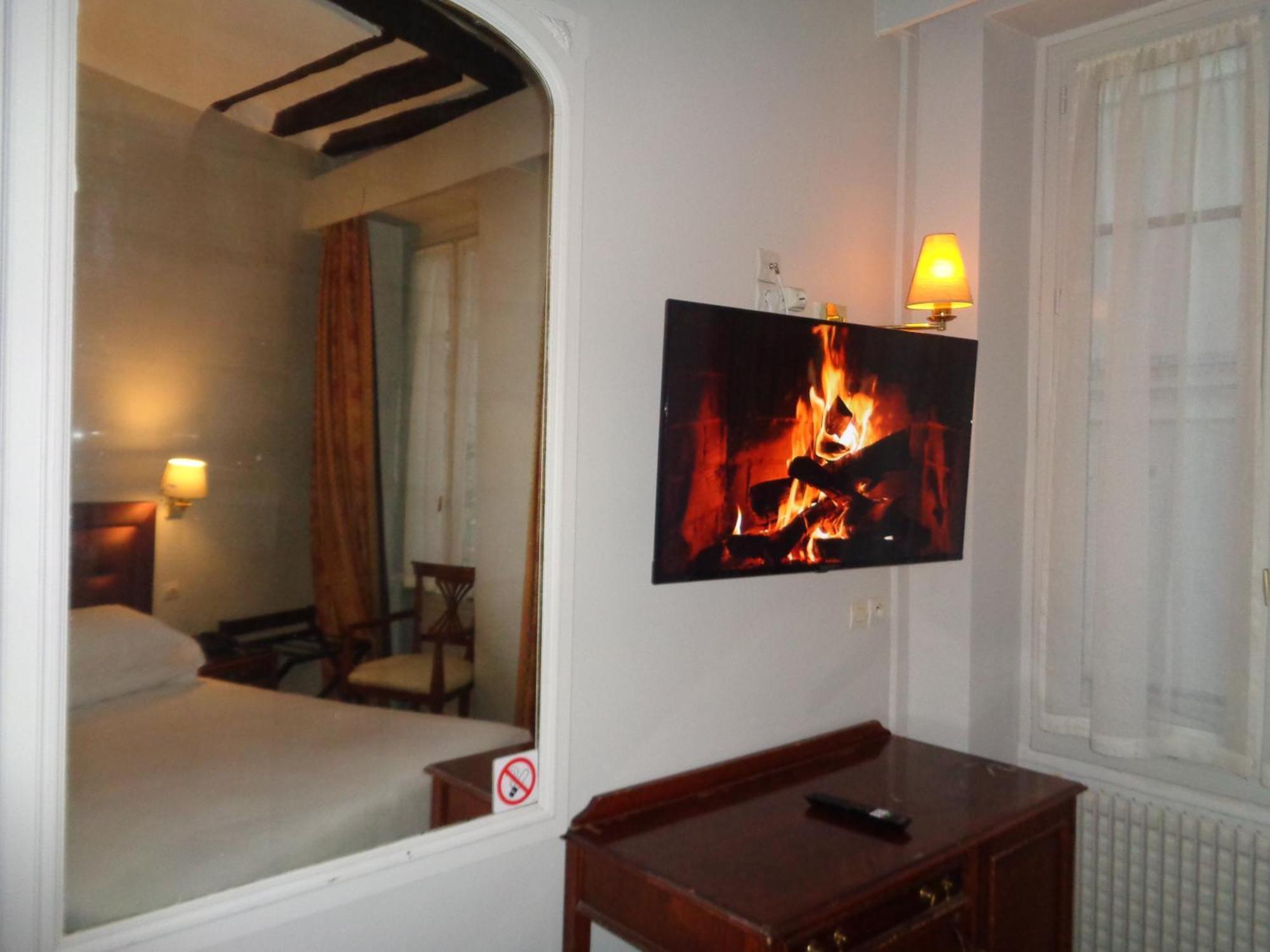 Hotel Les Degres De Notre Dame ปารีส ภายนอก รูปภาพ