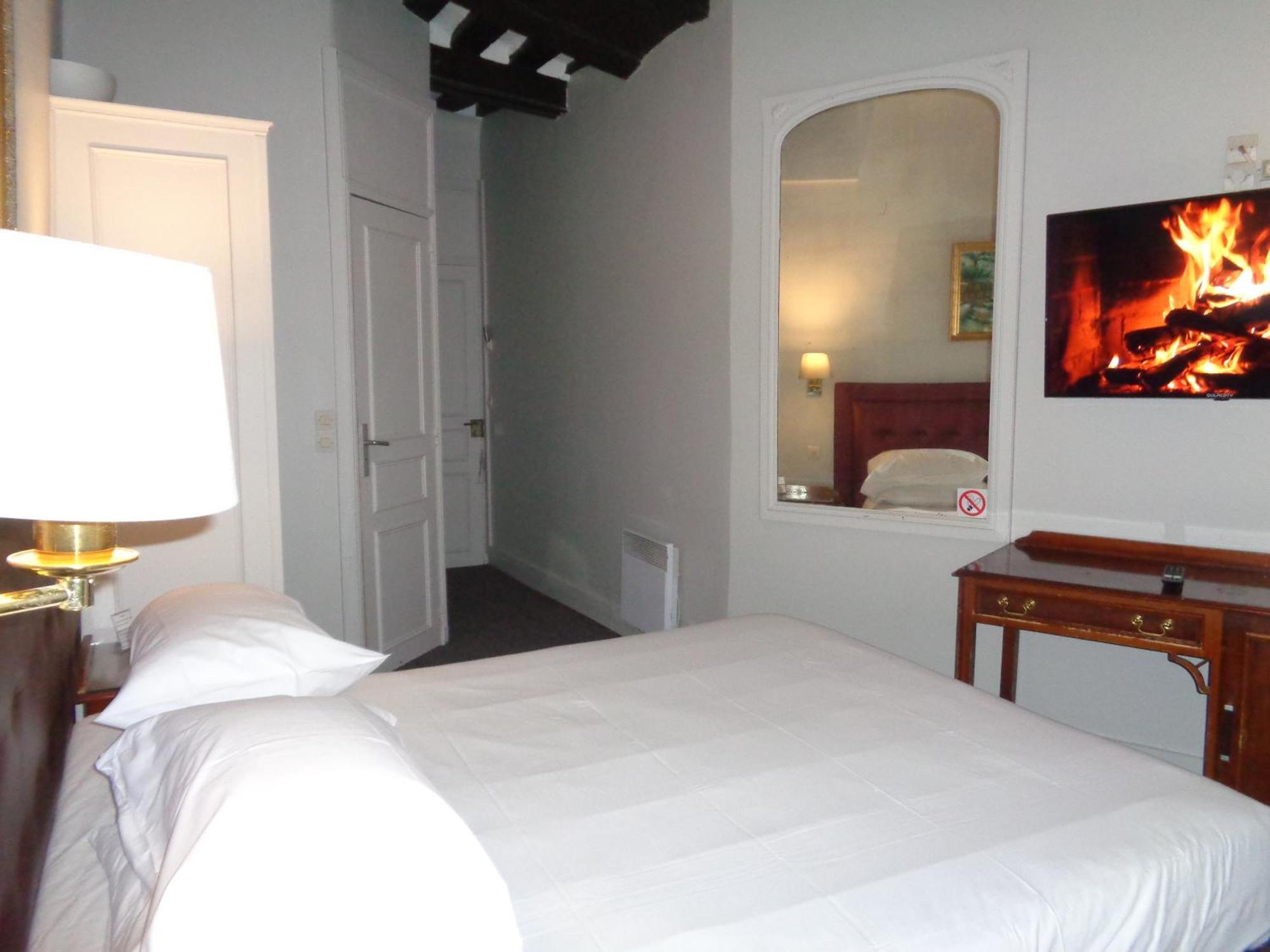 Hotel Les Degres De Notre Dame ปารีส ภายนอก รูปภาพ