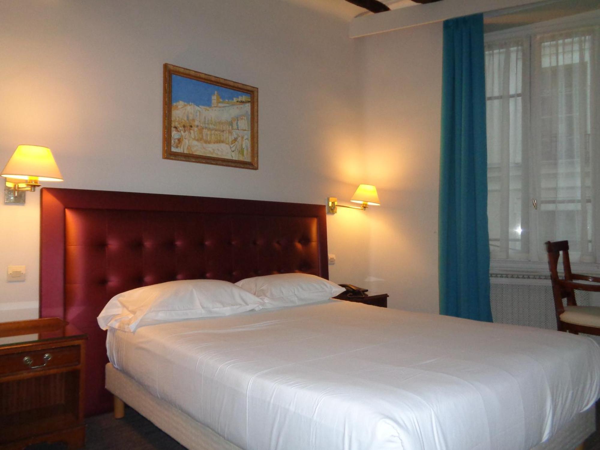 Hotel Les Degres De Notre Dame ปารีส ภายนอก รูปภาพ